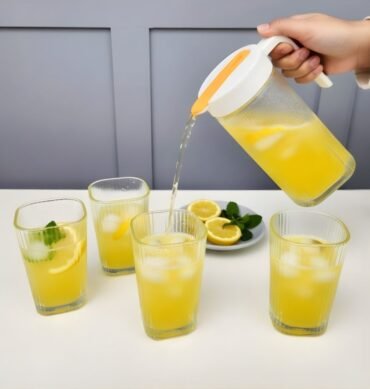 Transparent Glass Pitcher with 4 Glasses